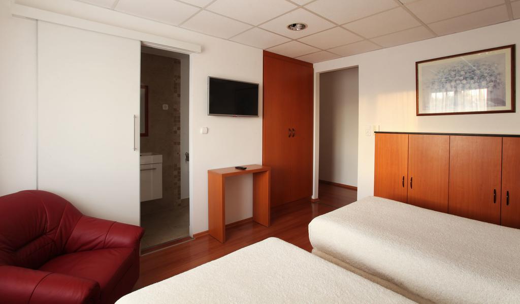 Sos Motel Hatvan Bilik gambar