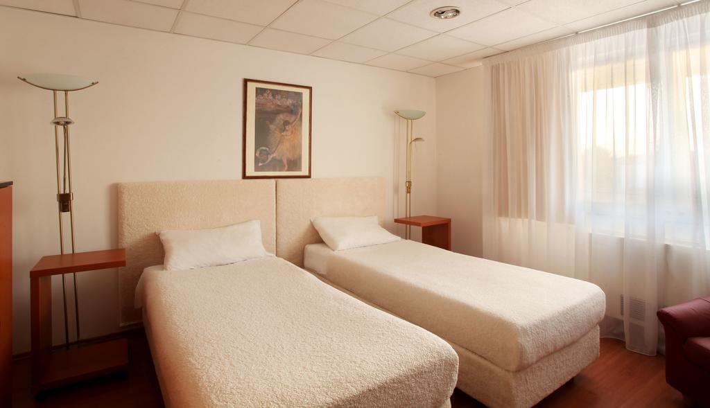 Sos Motel Hatvan Bilik gambar