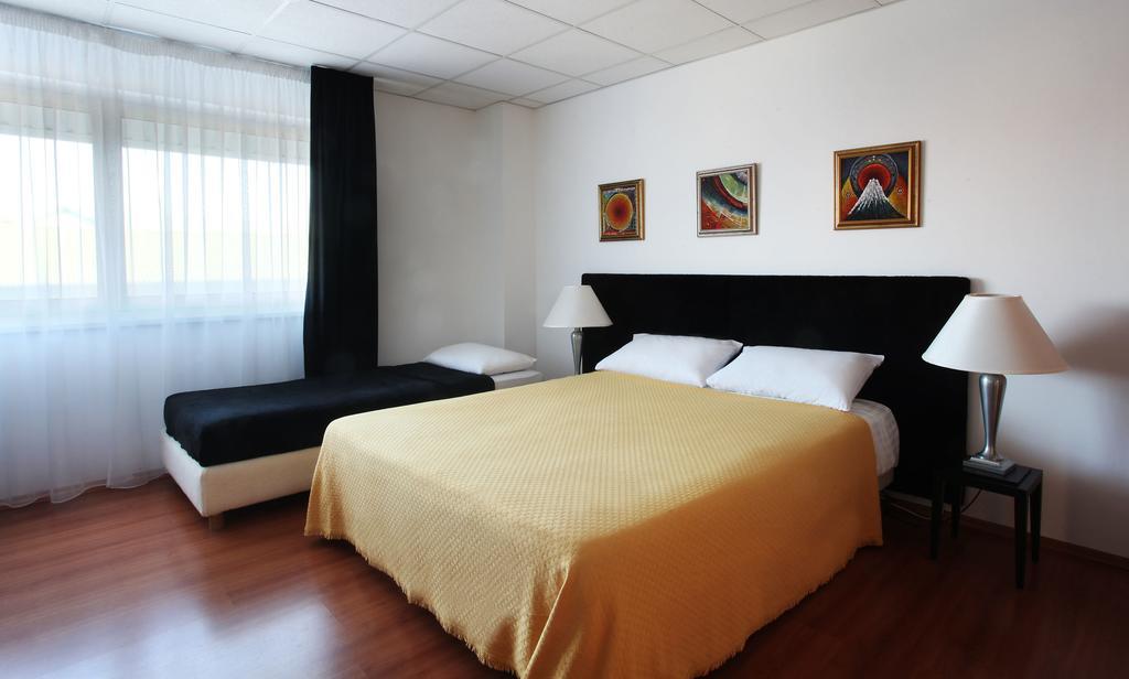 Sos Motel Hatvan Bilik gambar