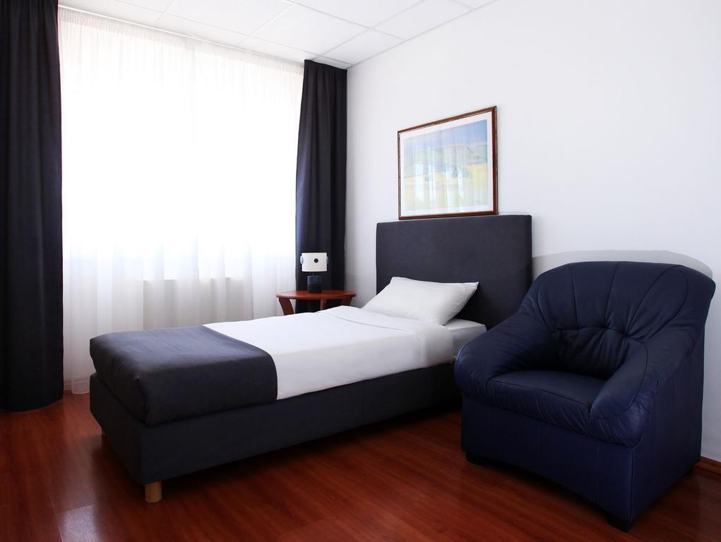 Sos Motel Hatvan Bilik gambar